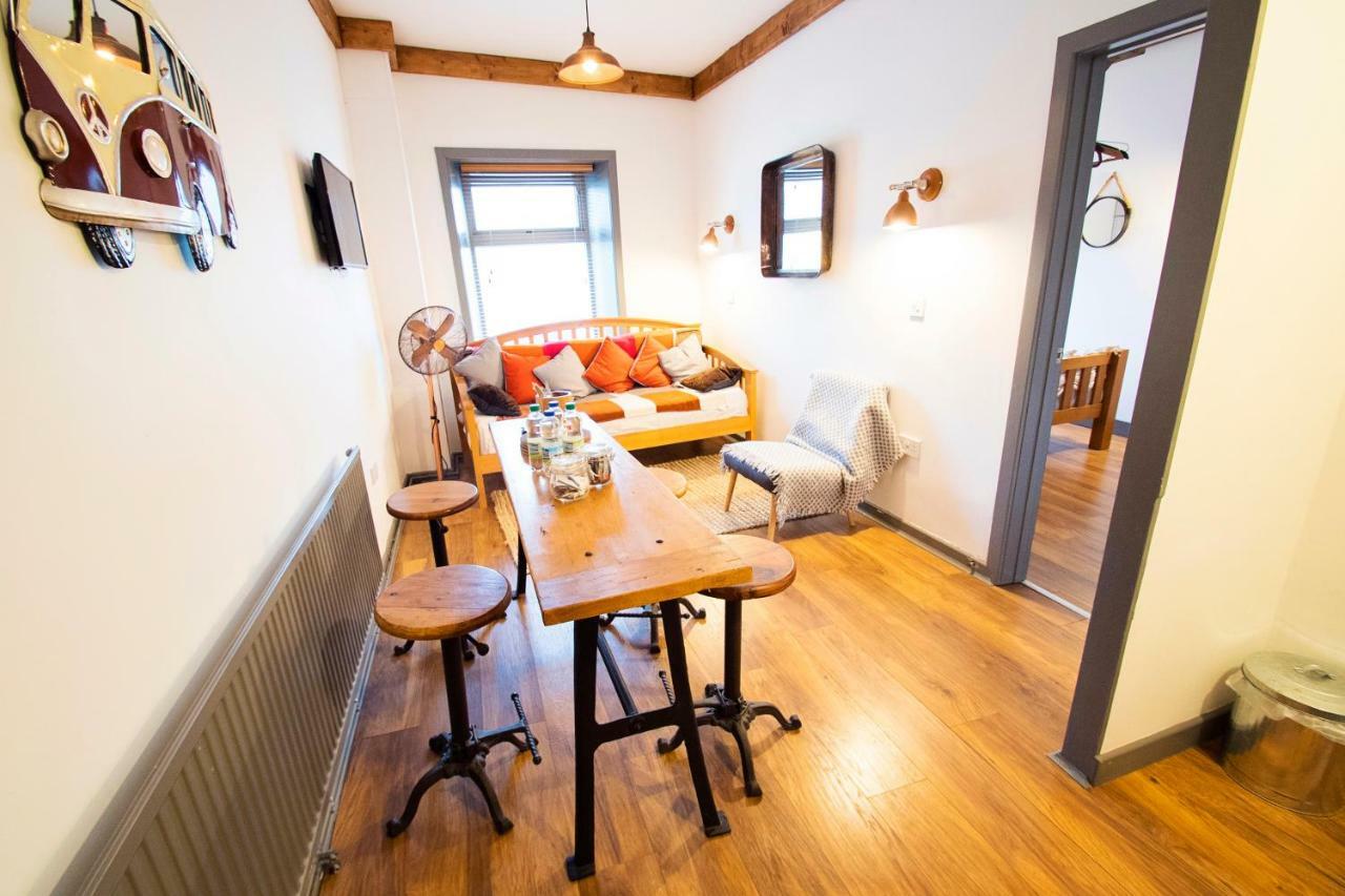 Nik The Greek Bed & Breakfast Burry Port Eksteriør bilde