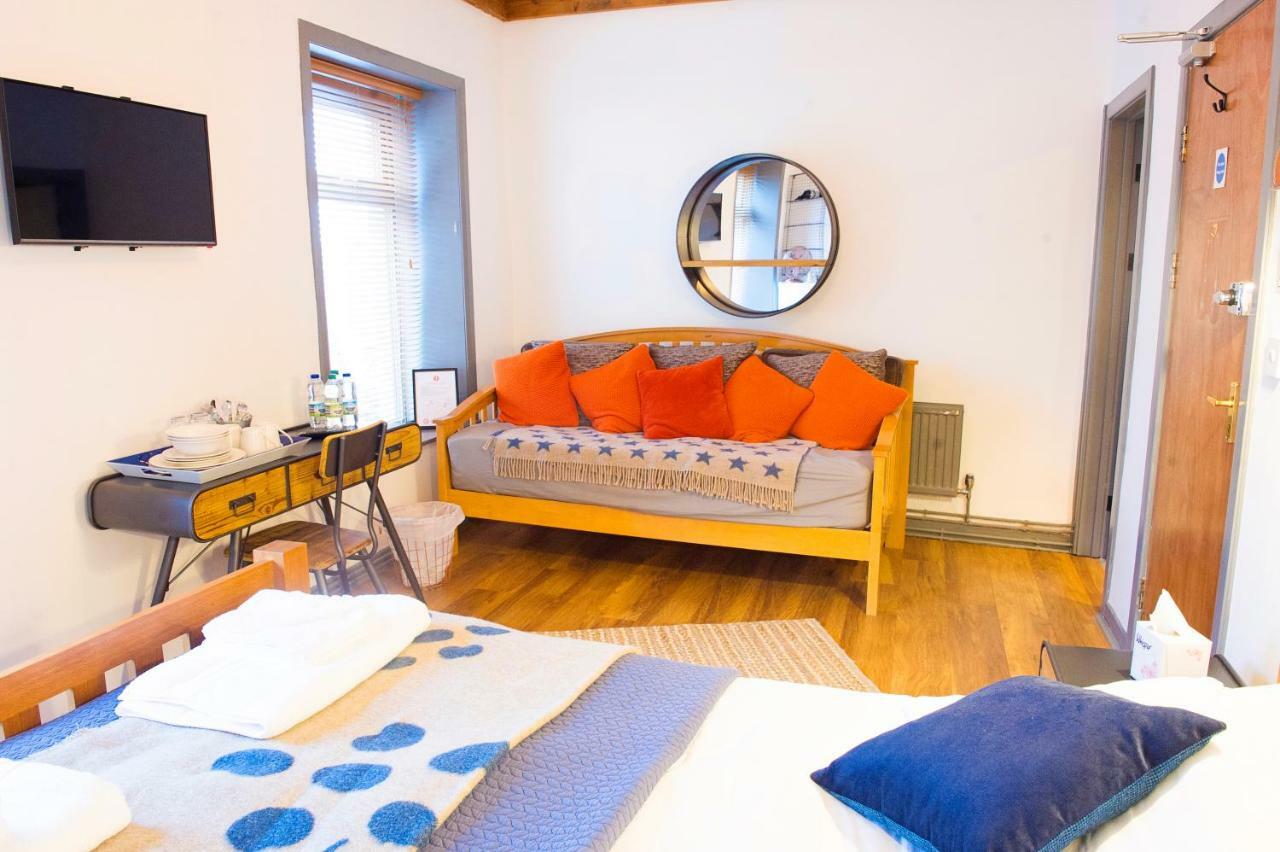 Nik The Greek Bed & Breakfast Burry Port Eksteriør bilde