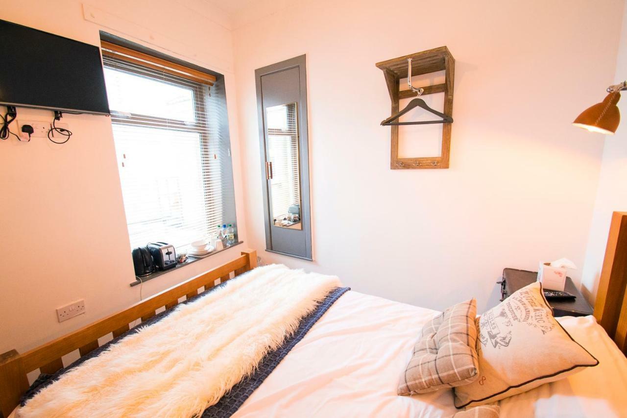 Nik The Greek Bed & Breakfast Burry Port Eksteriør bilde
