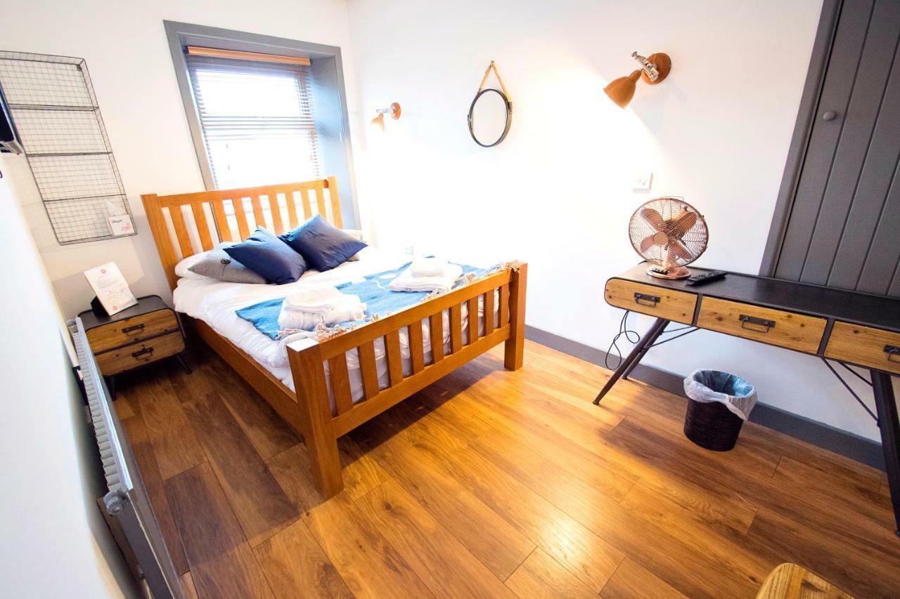 Nik The Greek Bed & Breakfast Burry Port Eksteriør bilde