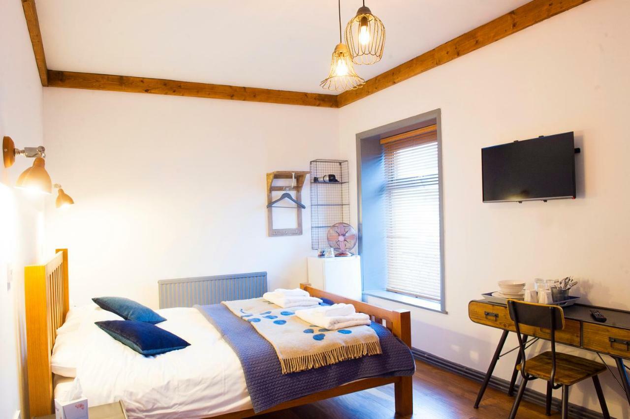 Nik The Greek Bed & Breakfast Burry Port Eksteriør bilde