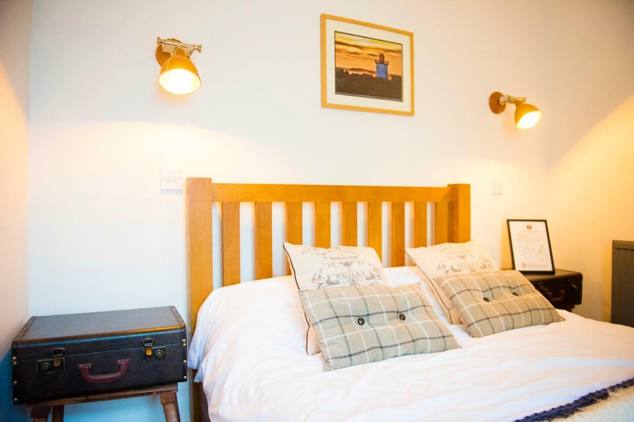 Nik The Greek Bed & Breakfast Burry Port Eksteriør bilde
